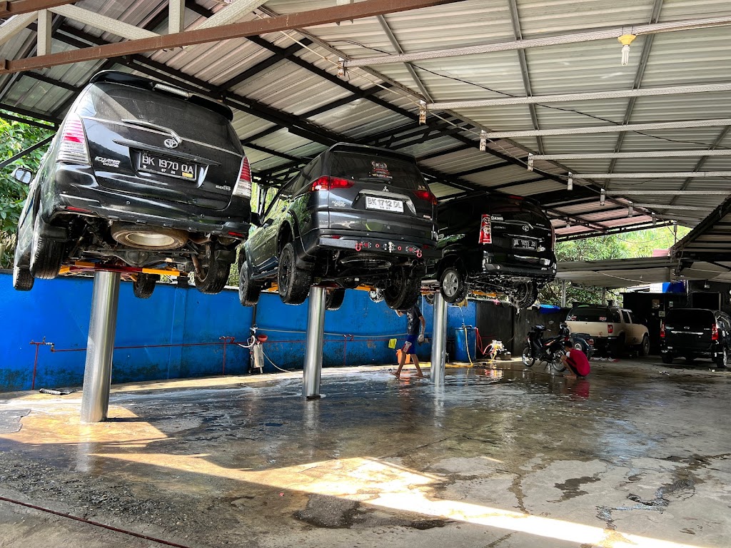 Cuci Mobil, Doorsmeer, Salon Mobil (Ladee Garage Car Wash & Care)