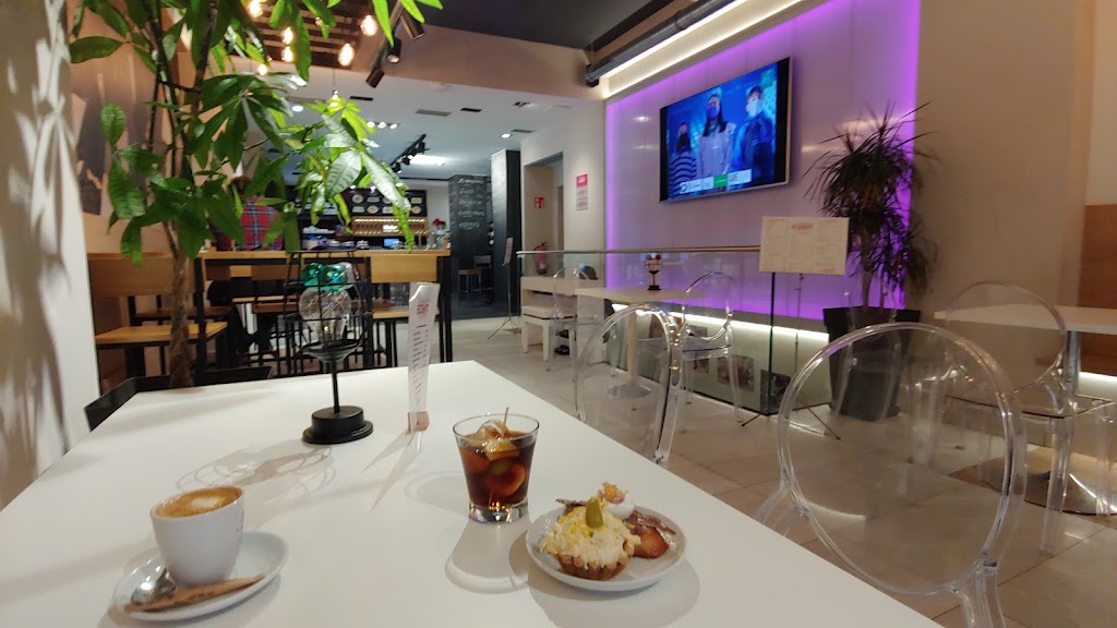 Restaurante Saikin — Comida y bebida