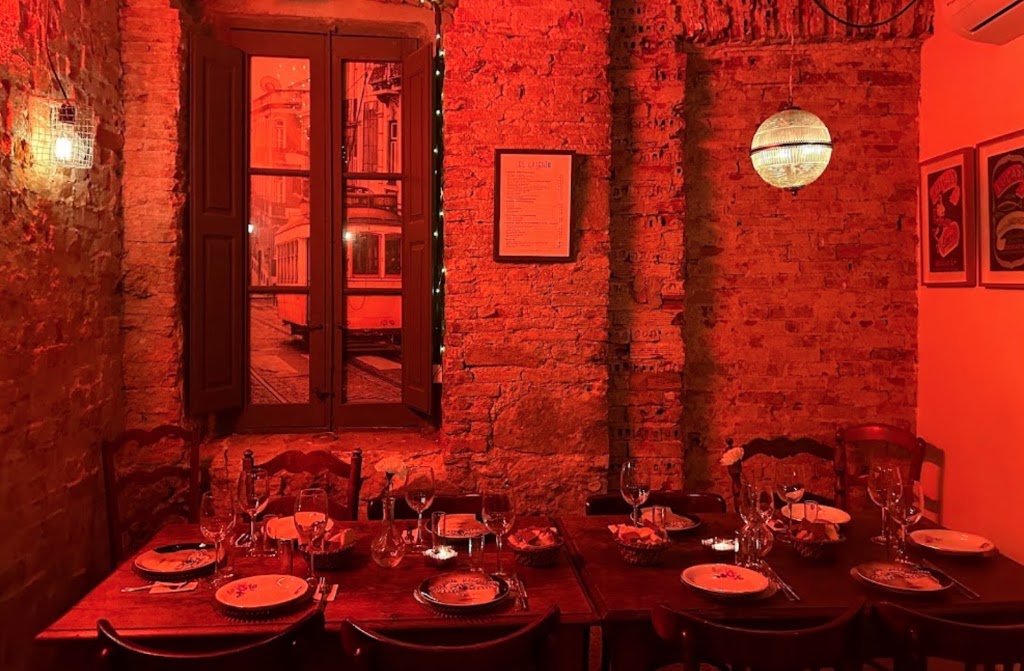 EL LATERIO BILBAO- BAR PORTUGUES DE LATAS GOURMET- — Ambiente