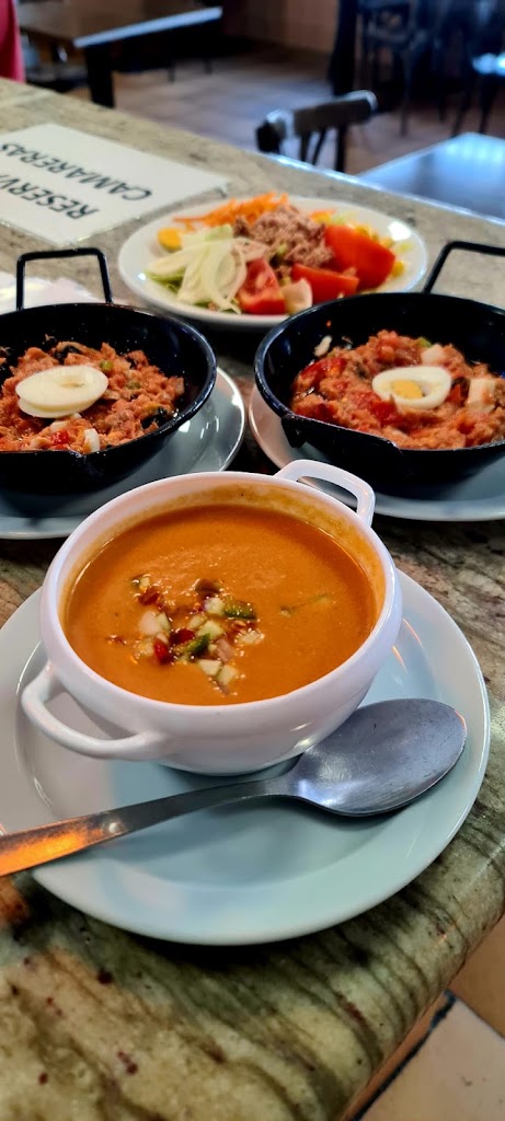 Restaurante La Ramona — Comida y bebida