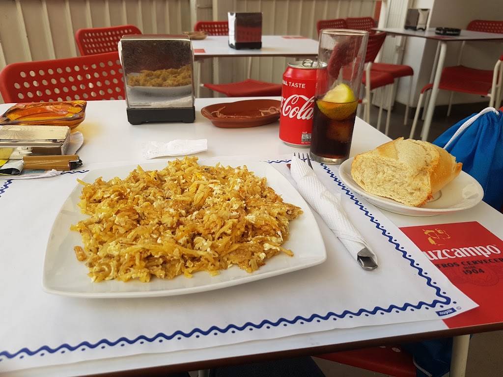 Restaurante economico Makao — Comida y bebida
