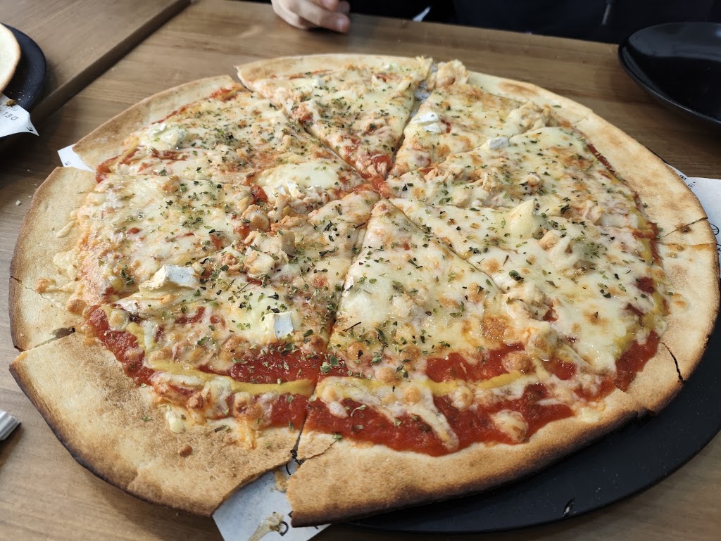 Del Poble Pizzeria Mostoles — Comida y bebida