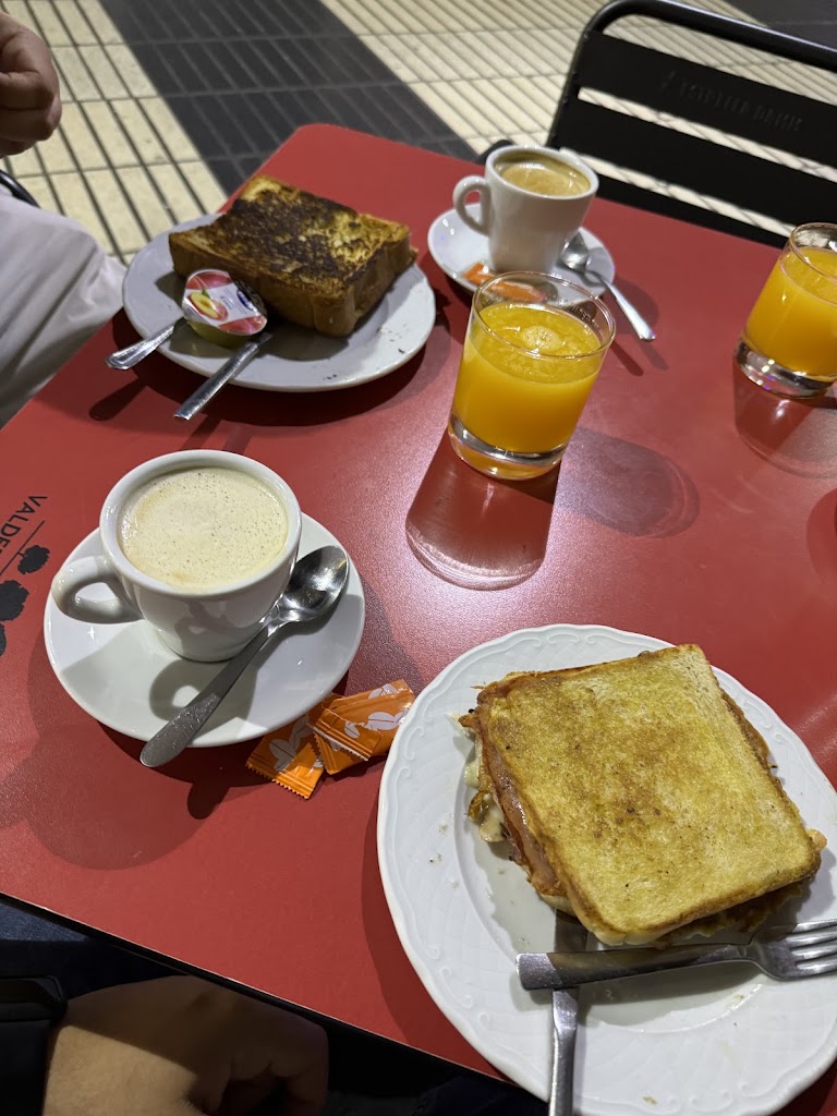 Bar Kay — Comida y bebida