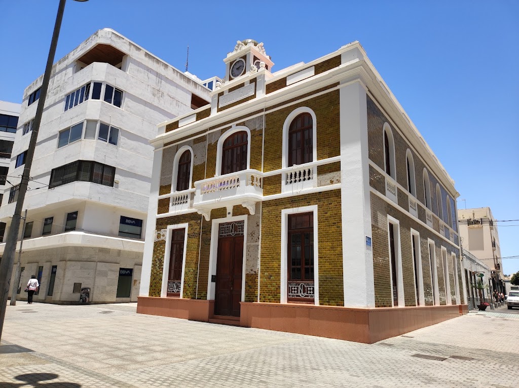 La Casa Amarilla