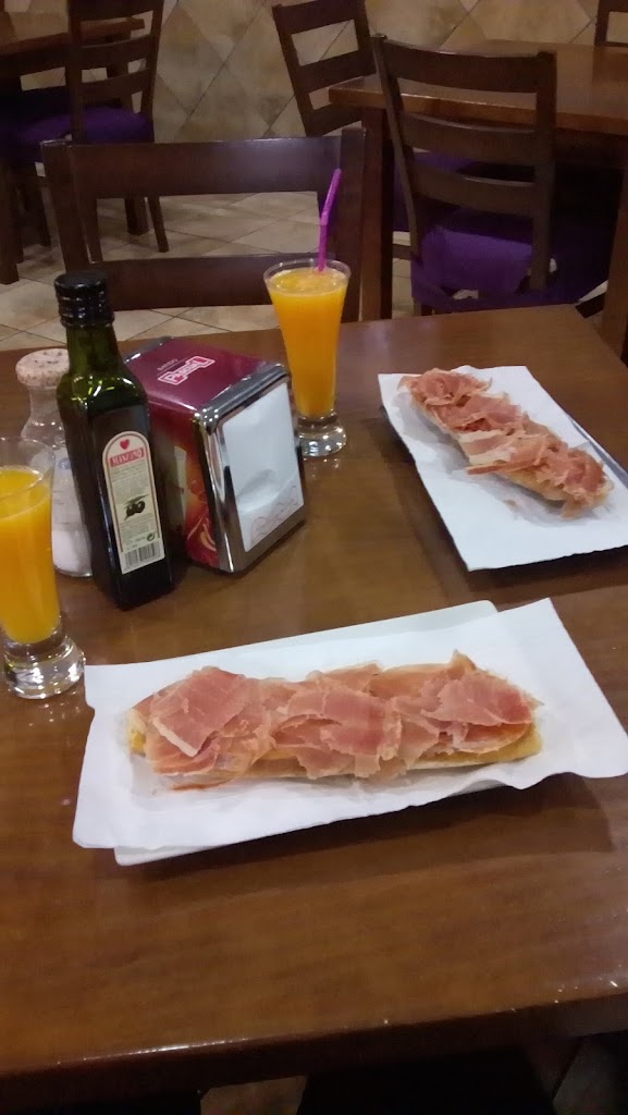 Cafeteria Daelia — Comida y bebida