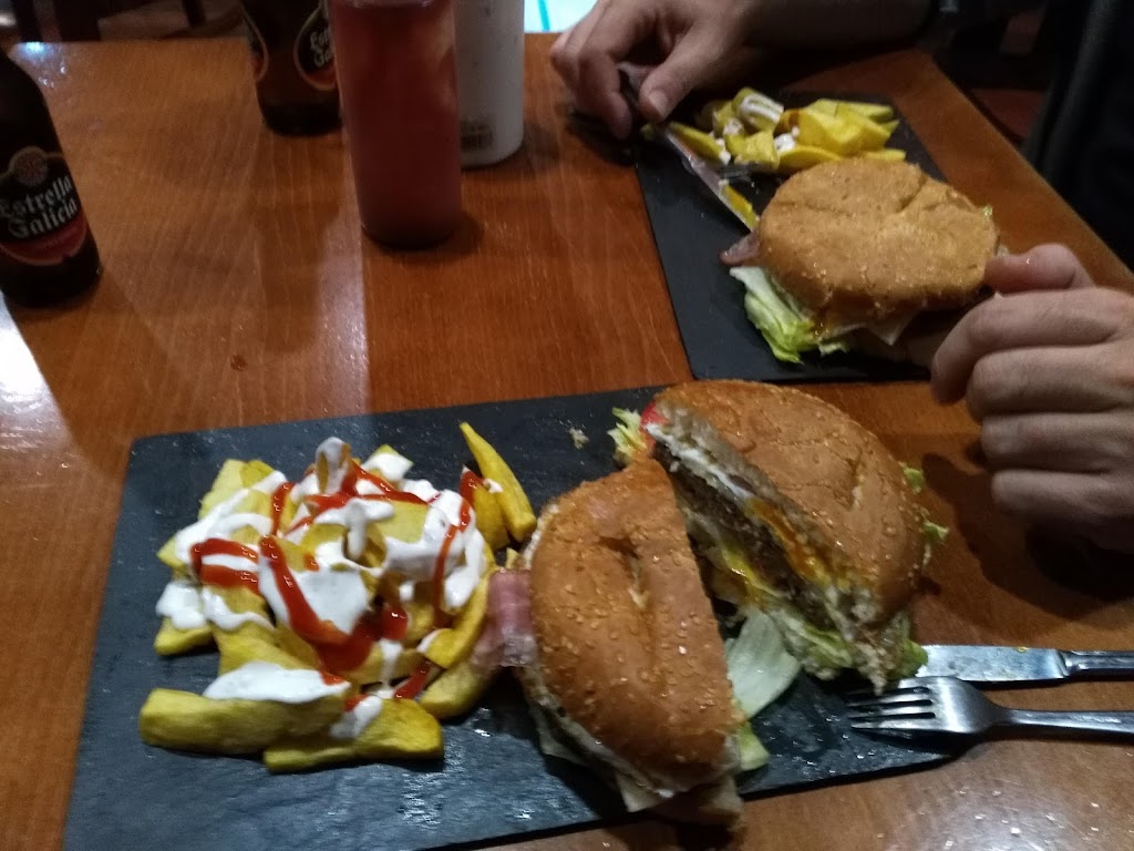Melani's Bar — Comida y bebida