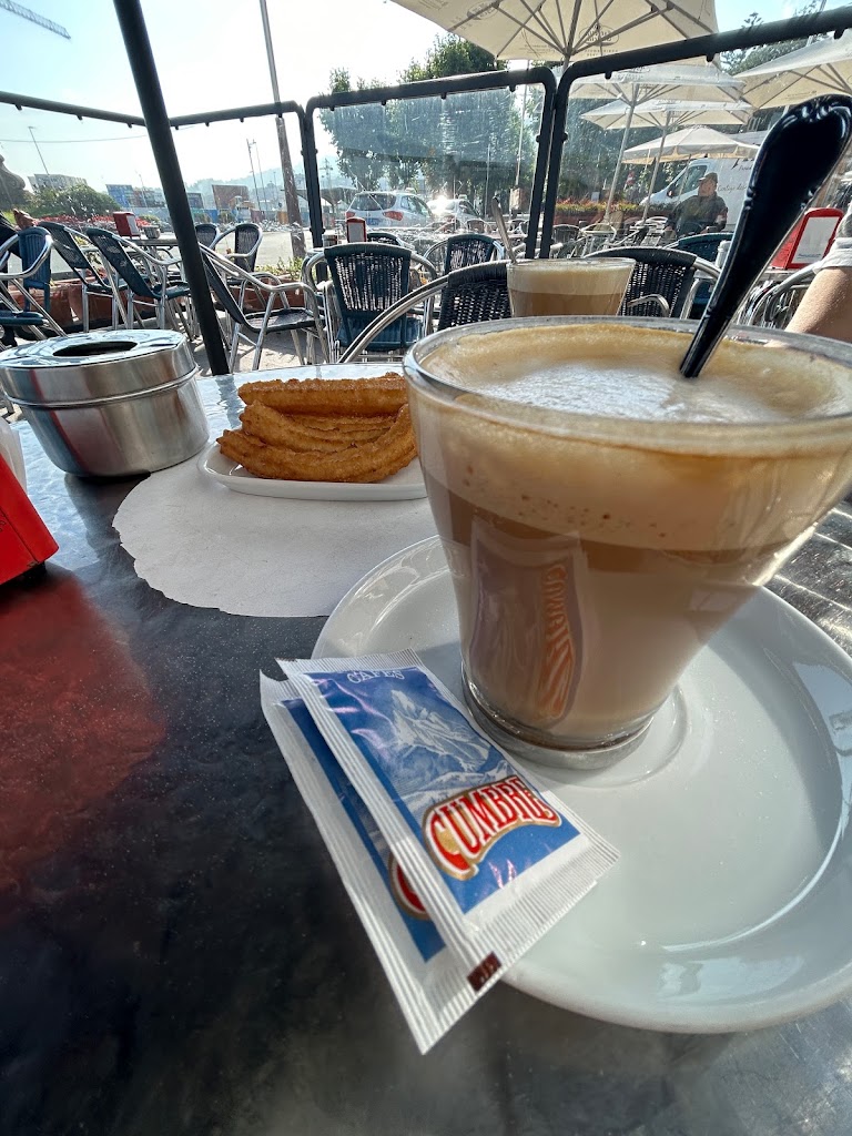 Cafeteria La Farola — Comida y bebida
