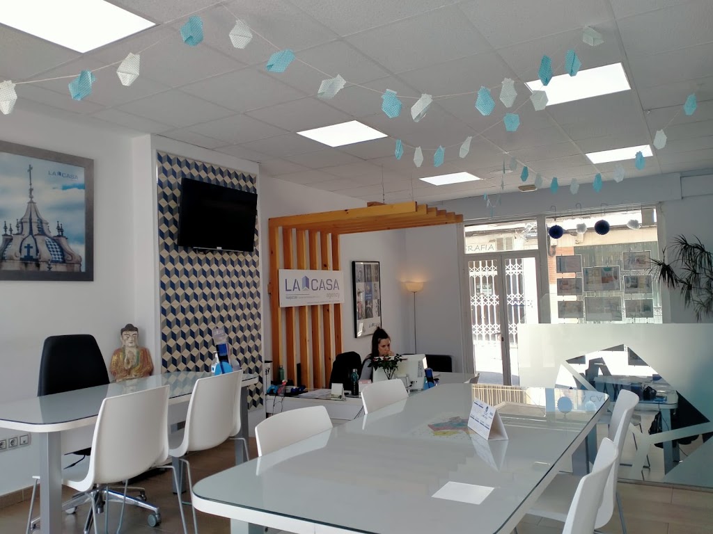 Inmobiliaria en Dos Hermanas | La Casa Agency Dos Hermanas Centro — Interior