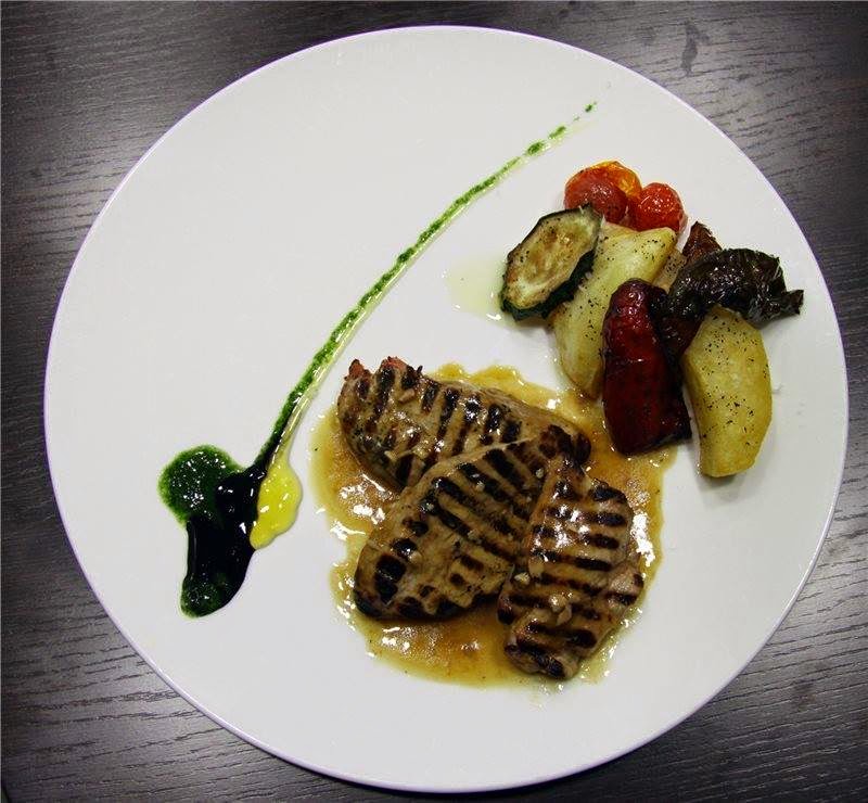 Restaurante Octava Milla — Comida y bebida