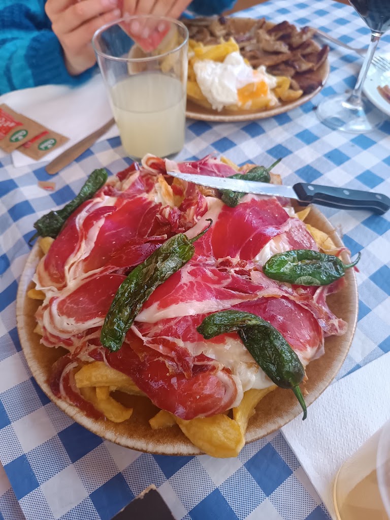 Bar El Curro — Comida y bebida
