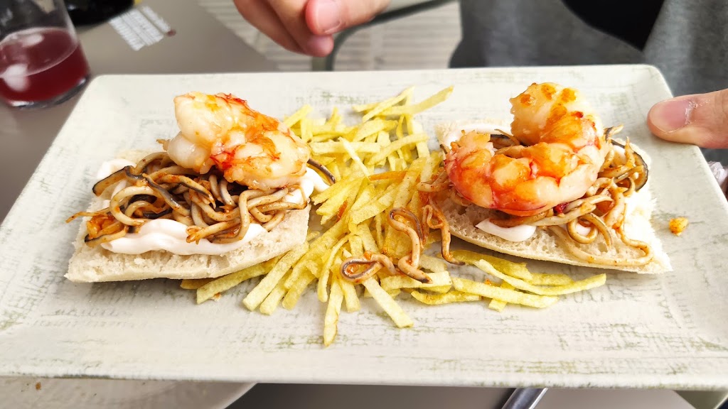 Bar La Esquinita De Javier — Comida y bebida