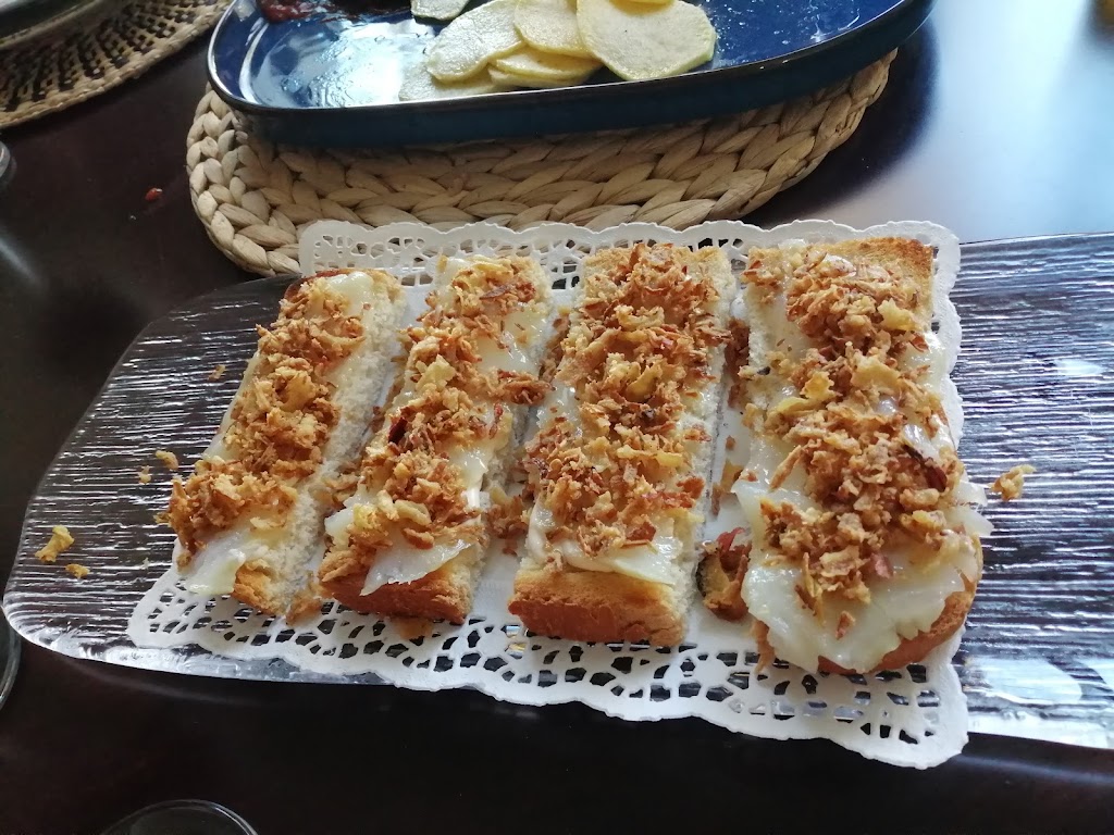 Ambrosia Restobar — Comida y bebida