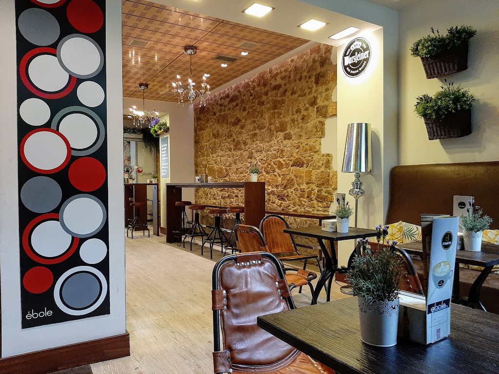Ebole Cafeteria — Ambiente