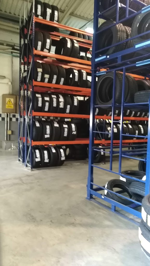Nex Distribucion De Neumaticos — Interior