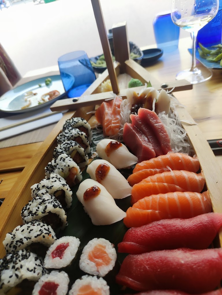 Mizi Sushi — Comida y bebida