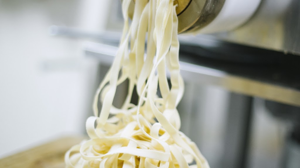 Tucco Real Food Born — Comida y bebida