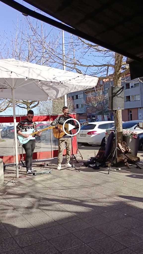 Cafeteria Jardin de Moneche — Videos