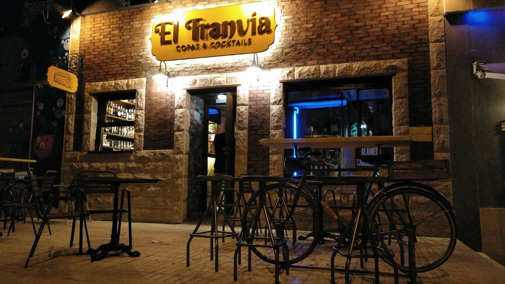 El Tranvia Bar De Copas Y Cocteles