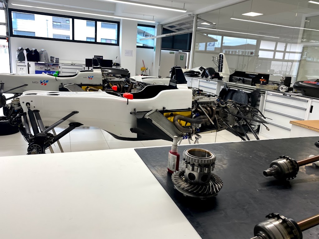 GT AUTOMOCION — Interior