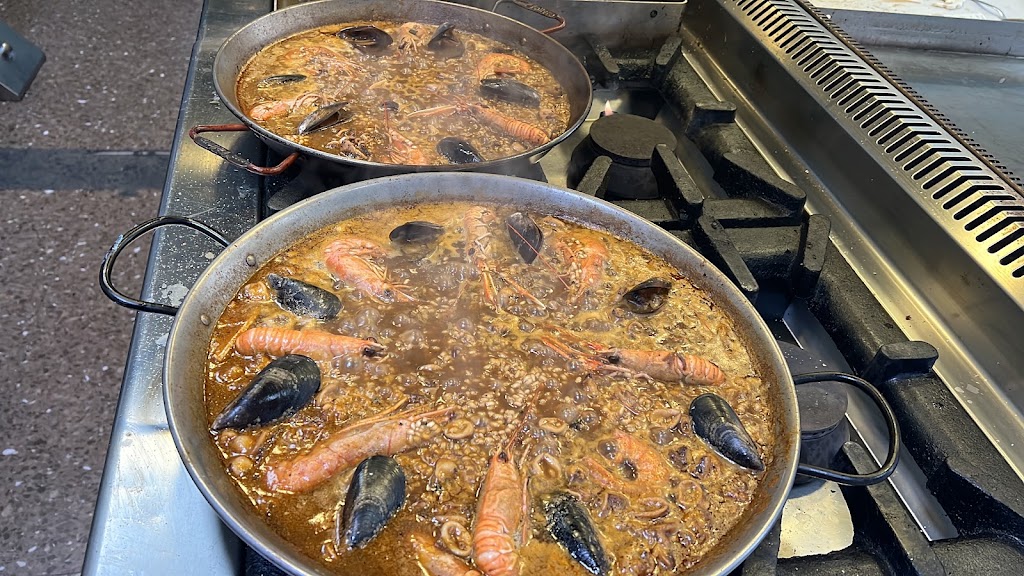 Loro Charly Ripollet Restaurant — Comida y bebida