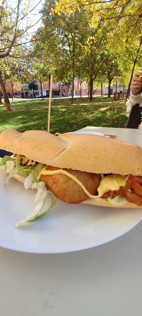 El Parque Tapas Bar — Comida y bebida