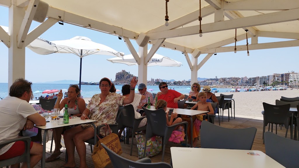 Chiringuito La Concha Beach — Ambiente