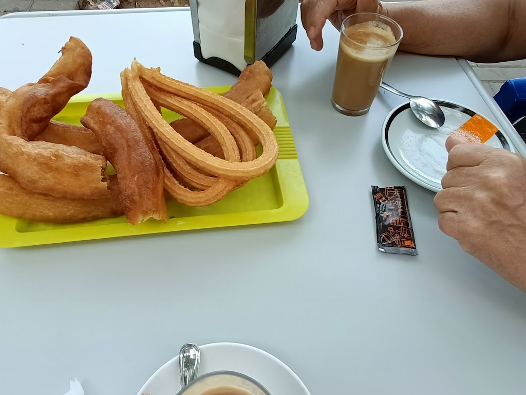 Churreria Beatriz — Comida y bebida