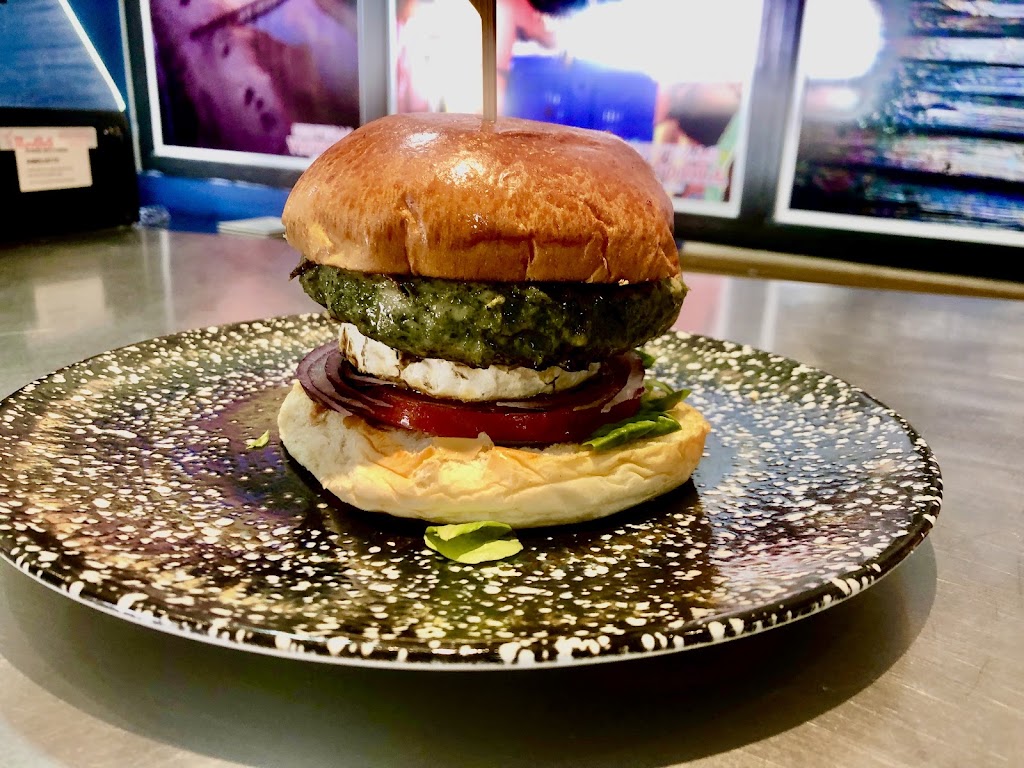 Cafeteria Burger La PLAZITA — Comida y bebida