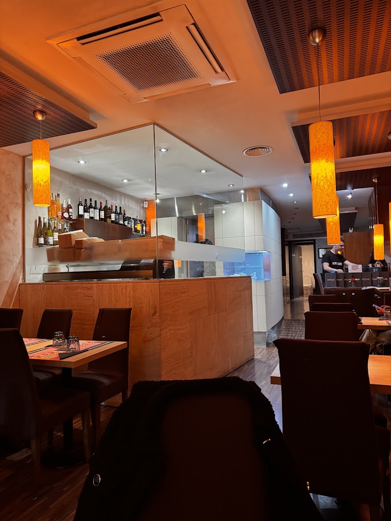 Katsumi Sushi — Ambiente