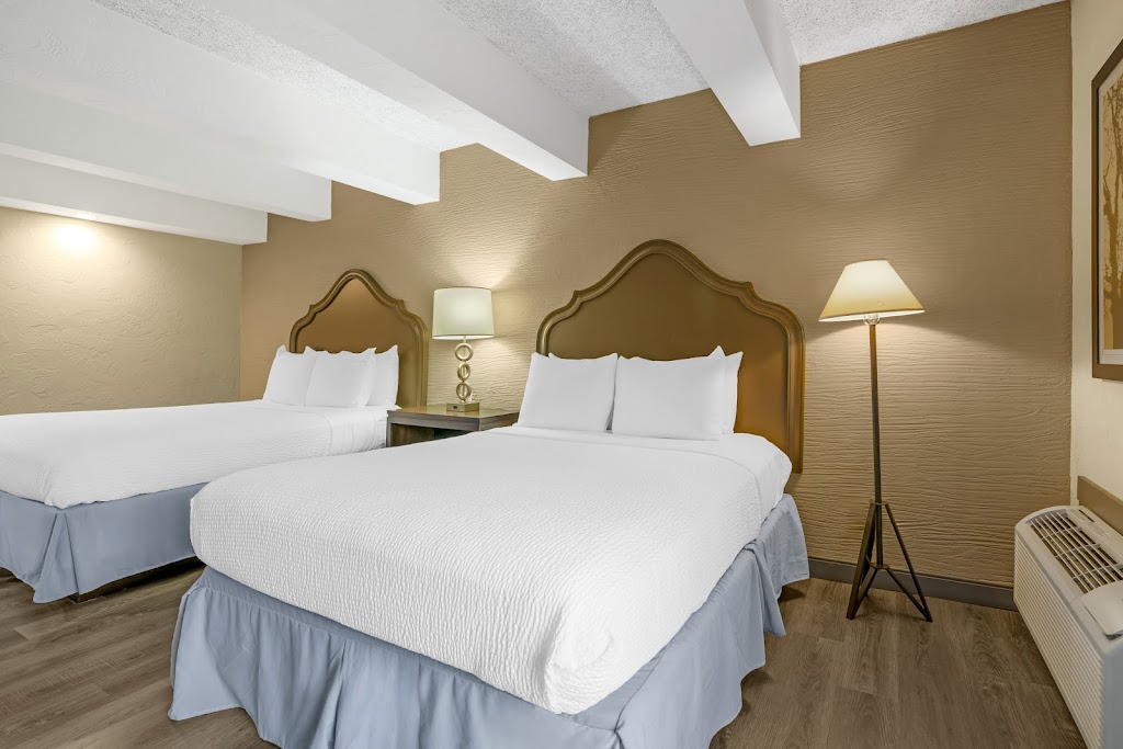  Fairway Inn & Suites