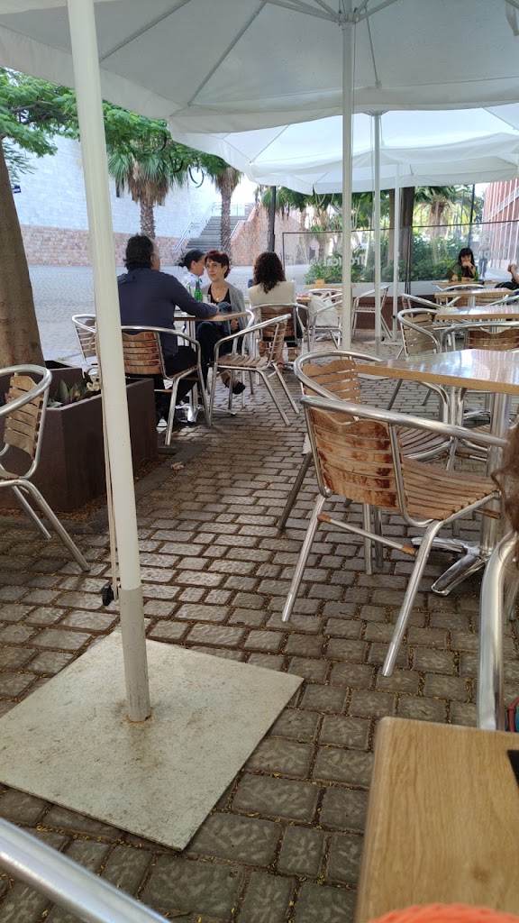 Bar Cafeteria El Momento — Ambiente
