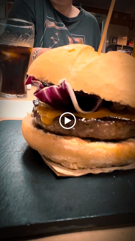 Taperia Cafeteria La Hellinera — Videos