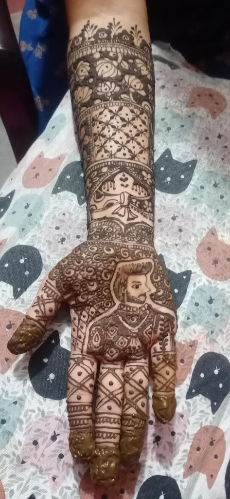 Yaazh Mehndi Artist