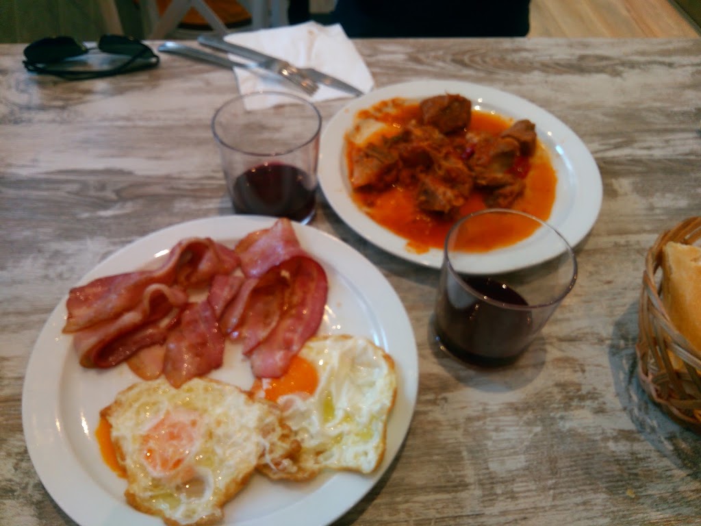Bar Los Romeros — Comida y bebida