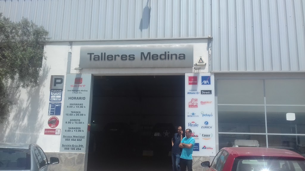 Talleres Medina — Exterior