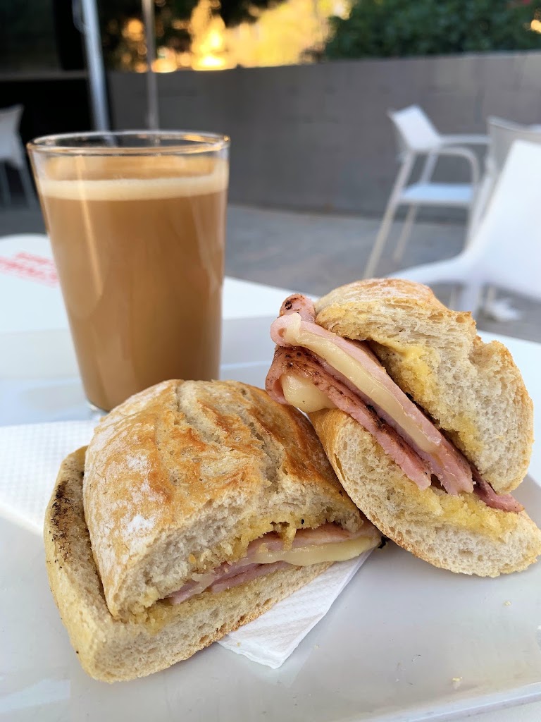 Restaurante D'Luna — Comida y bebida