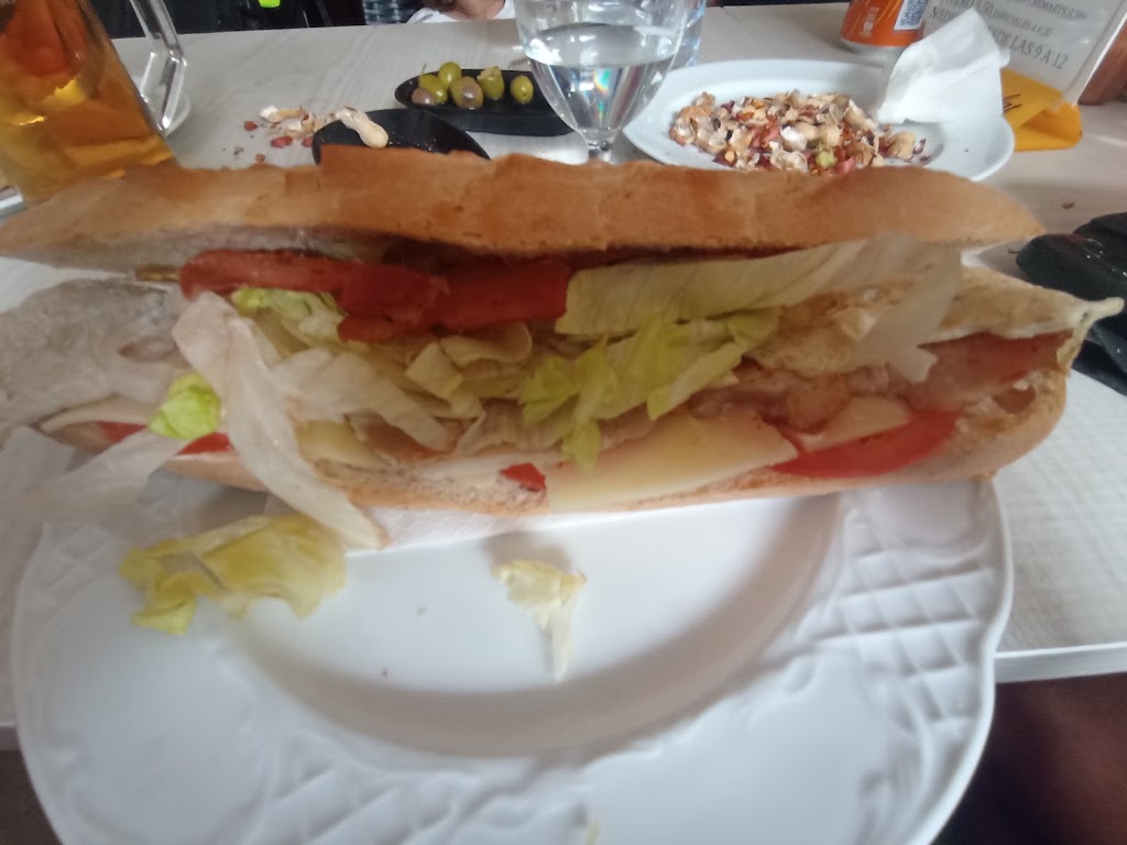 Bocateria Ely — Comida y bebida