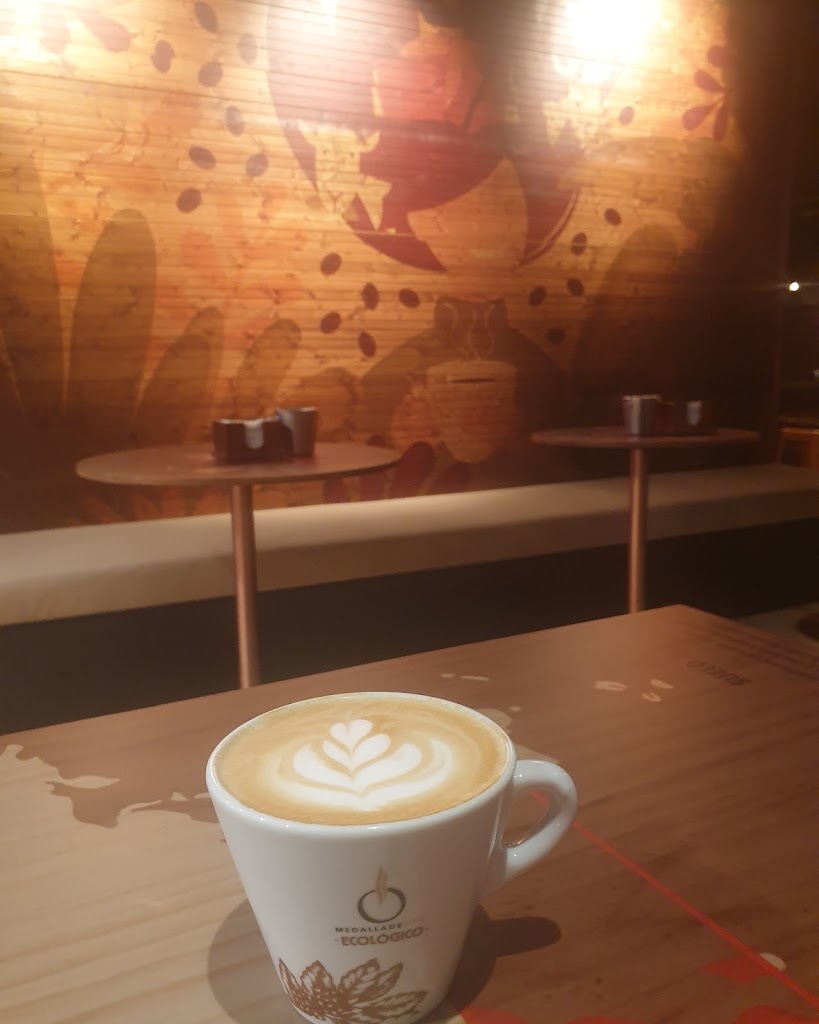 Cafe Agora — Comida y bebida
