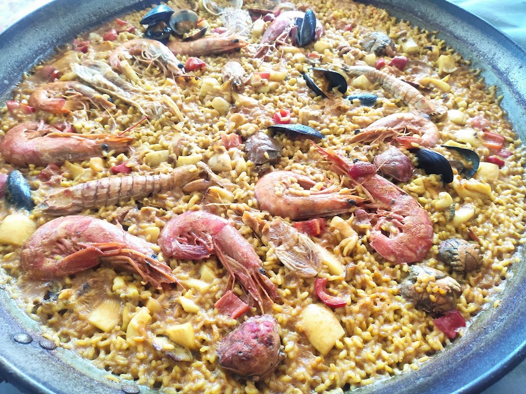 Hotel Mediterrani Blau — Comida y bebida
