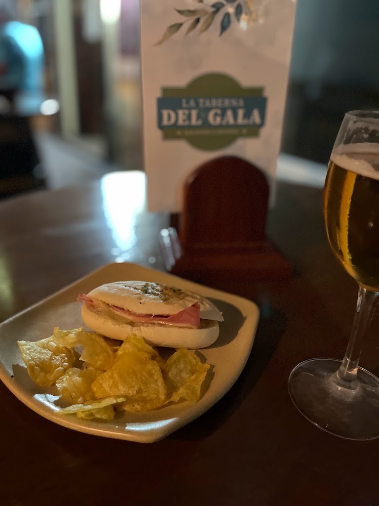 La Taberna del Gala — Comida y bebida