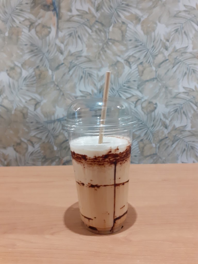 Latitud Doce — Comida y bebida
