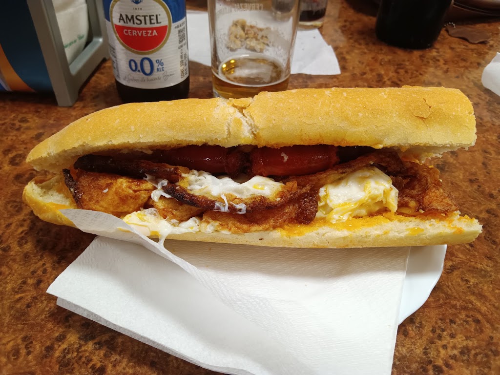 CAFETERIA COOP. AGRICOLA (salon social) — Comida y bebida
