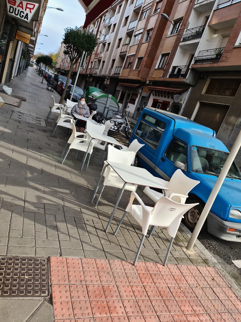 Monteserin kafetegia — Ambiente