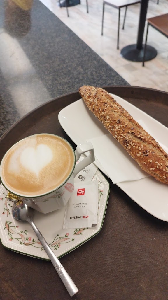 Iris Eiscafe — Comida y bebida