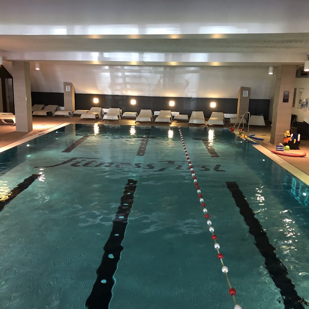 Privatschwimmschule - im Fitness First - Schwimmschulen Düsseldorf