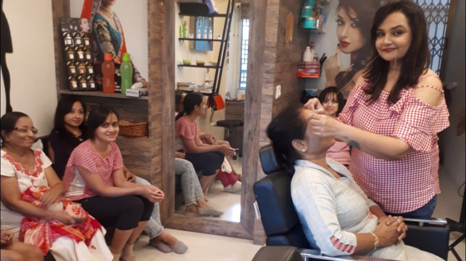 Aura Salon Academy And Reiki Center For Ladies