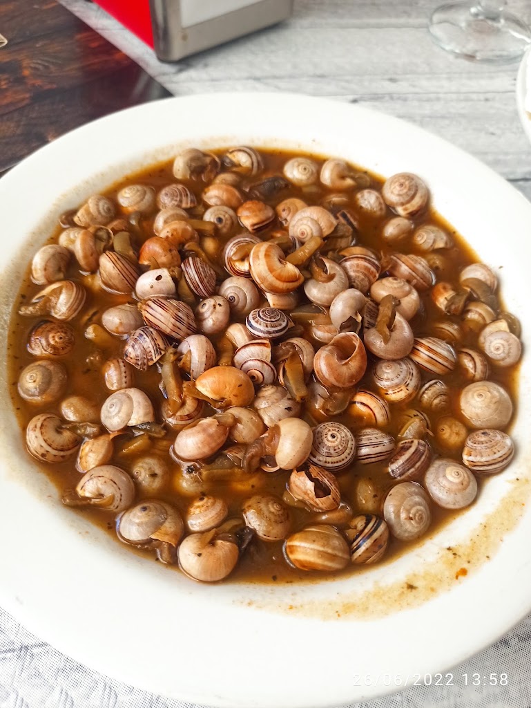BAR LOS LEBREROS — Comida y bebida