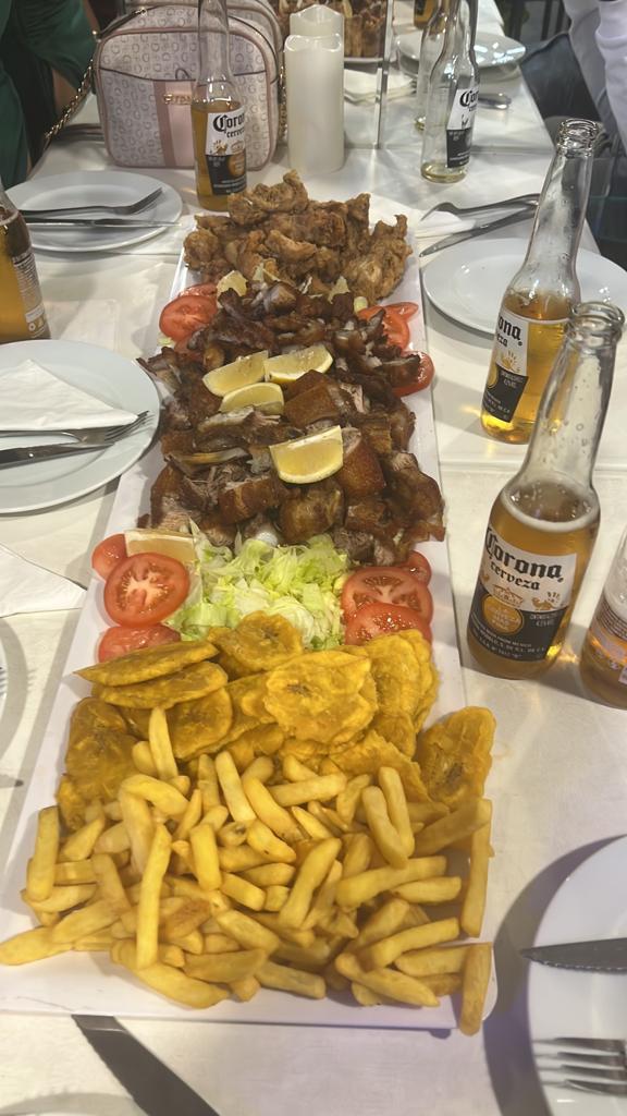 El Patio Latino — Comida y bebida