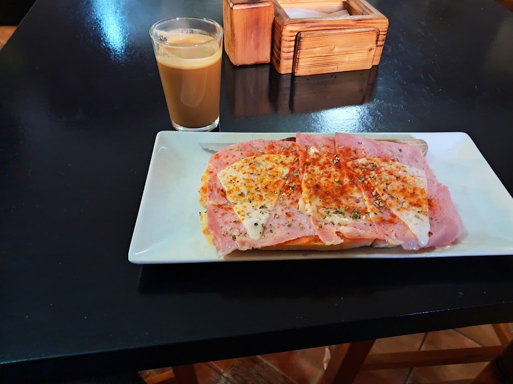 Cafe Bar El Acueducto — Cafe