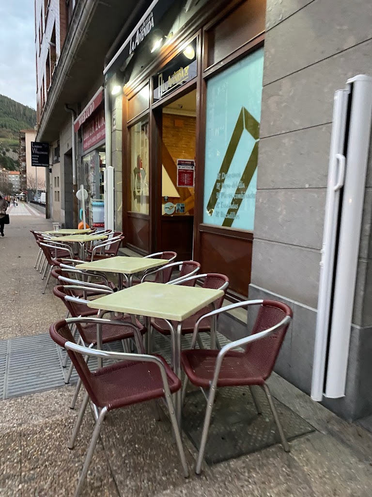 La Avenida — Ambiente